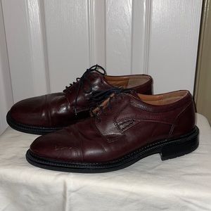 Men’s size 10M Stafford dark brown lace up oxfords